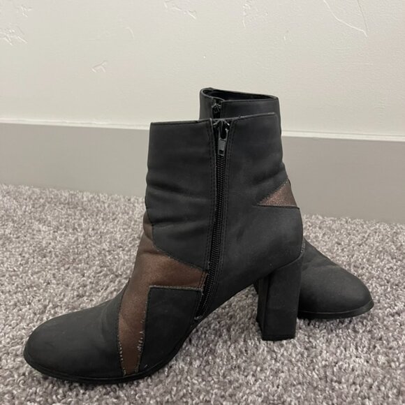 Coconuts by Matisse Vegan Leather Black Bronze Star Jill Boot Women's Size 7.5 - Picture 2 of 7